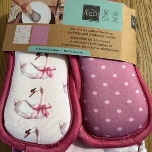 Eco-Friendly Swan and Polka Dot Kitchen Towels - Pink
